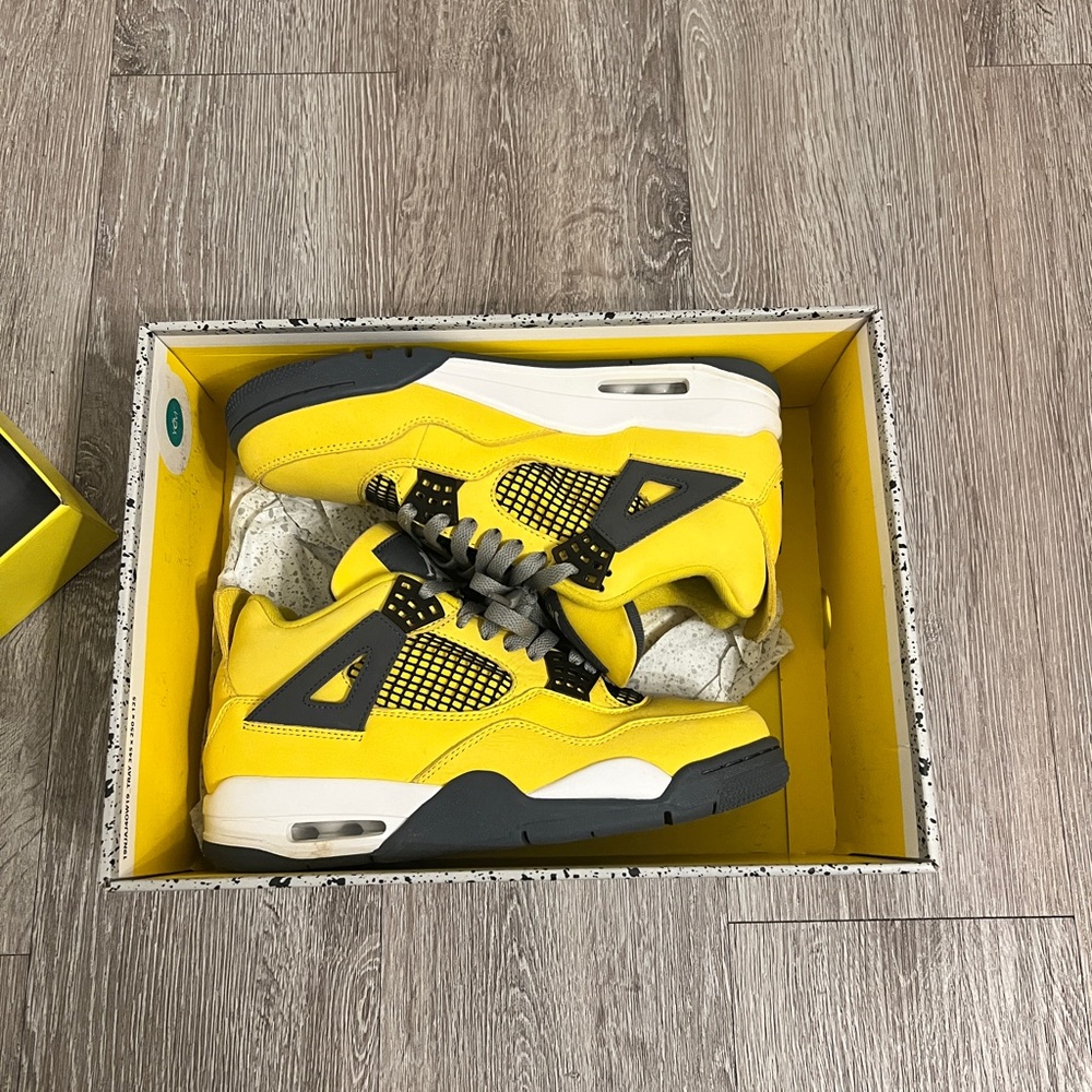 Retro Air Jordan 4 “Lightening”